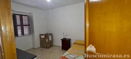 Casa de una planta en la callle Ejército Español y con salida a la calle de arriba photo 0