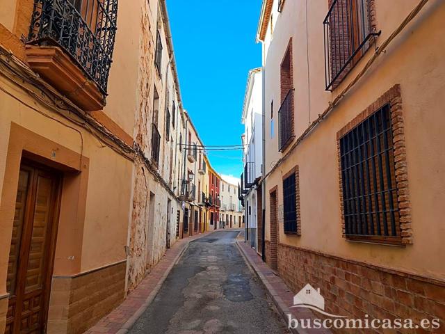 En Santisteban del Puerto. Centro ciudad. Extraordinaria casa para reformar photo 0