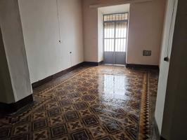 Vivienda en Plaza Mayor, Villanueva del Arzobispo. photo 0