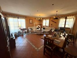 Casa - Chalet en venta en Colmenar de Oreja de 466 m2 photo 0