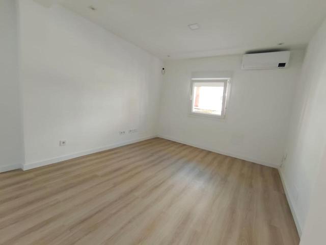 Piso en venta en Madrid de 58 m2 photo 0