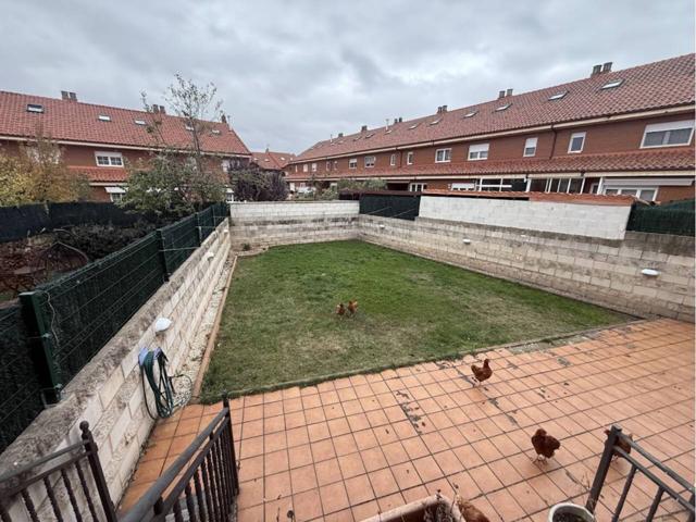 CHALET PAREADO EN SAN ANDRES DEL RABANEDO ZONA PISCINAS photo 0