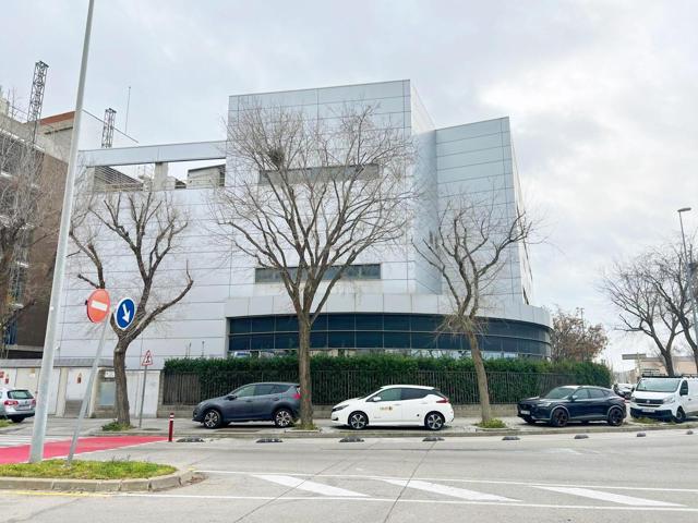 NAVE INDUSTRIAL CORPORATIVO EN ALQUILER photo 0