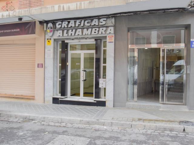 Local En venta en Granada photo 0
