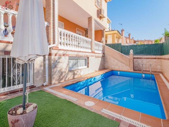 Villa En venta en Jun photo 0