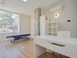 Local En venta en Granada photo 0