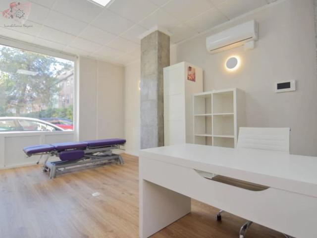 Local En venta en Granada photo 0