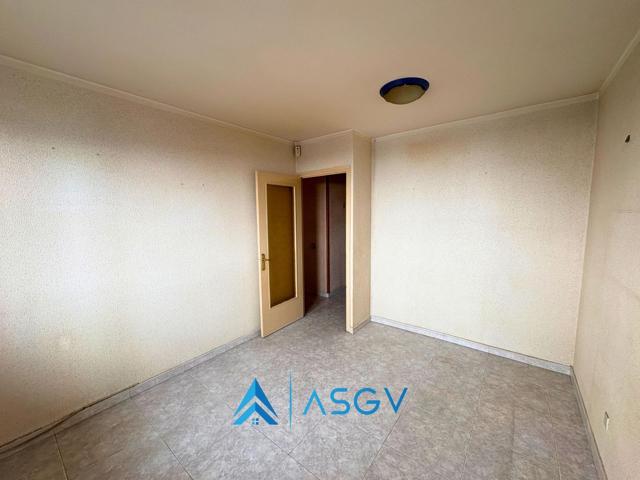 Oportunidad en Santa Margarida de Montbui! Piso para reformar con excelente ubicación. photo 0