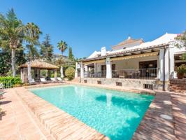 Villa En venta en Estepona photo 0