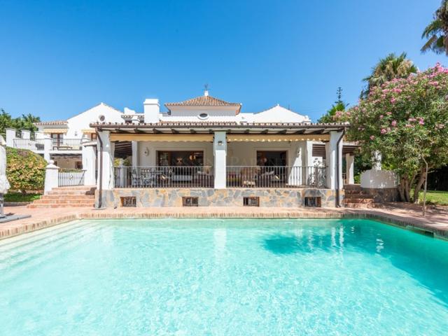 Villa En venta en Estepona photo 0