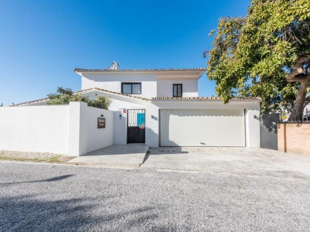 Villa En venta en Marbella photo 0