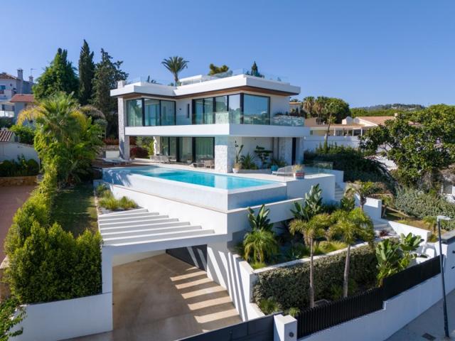 Villa En venta en Marbella photo 0