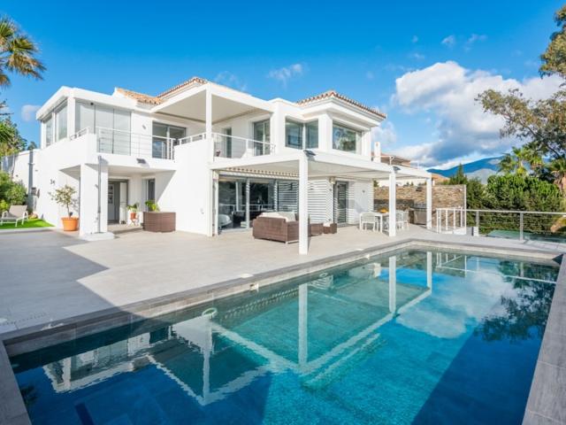 Villa En venta en Marbella photo 0