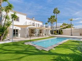Villa En venta en Marbella photo 0