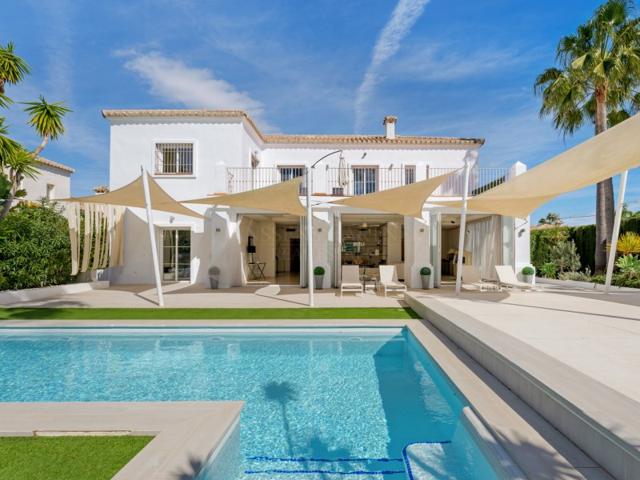 Villa En venta en Marbella photo 0