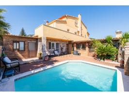 Casa de 218 m² con piscina privada y vistas a la montaña en Fontscaldes, Valls photo 0