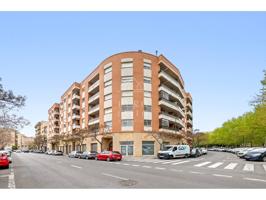 Cochera de doble altura en pleno centro de Reus photo 0