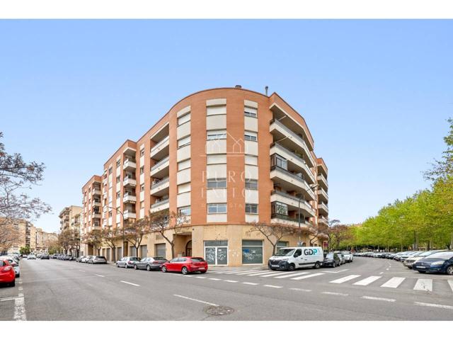 Cochera de doble altura en pleno centro de Reus photo 0