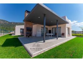 Chalet de diseño con jardín y eficiencia total en Alforja photo 0
