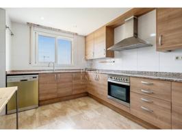 PISO DE 4 HABITACIONES Y 2 PLAZAS DE PARKING EN REUS photo 0