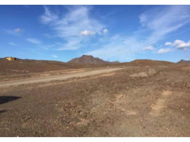 Invierte en tranquilidad: finca rústica con agua agraria y acceso directo photo 0
