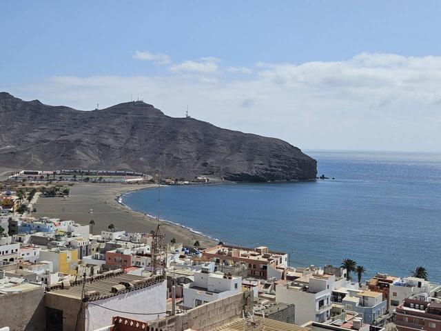 Edificio en Gran Tarajal con 3 viviendas a reformar photo 0