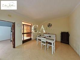 PRECIOSO BAJO CON PATIO photo 0