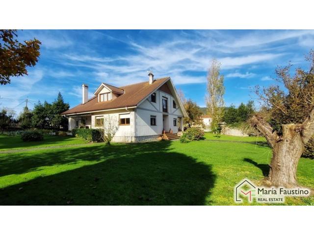 Chalet independiente en venta con terreno de 3.000 m2 urbano para edificar. photo 0