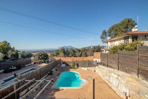 Villa En venta en Terrassa photo 0