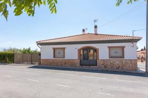 Villa En venta en Guadix photo 0