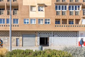 Local En venta en Guadix photo 0