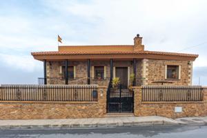 Villa En venta en Guadix photo 0