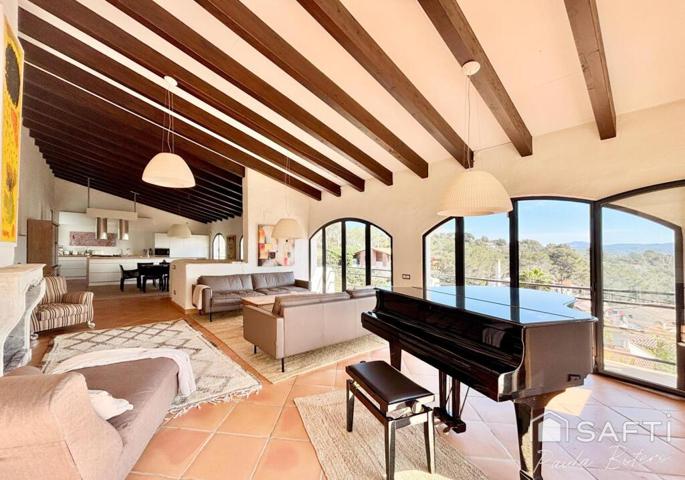 En exclusiva Villa de Lujo Estilo Ibicenco con Casa de Invitados, Piscina, Jacuzzi, Cancha de Tenis y Licencia turística photo 0