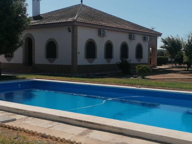 Villa En venta en Carmona photo 0