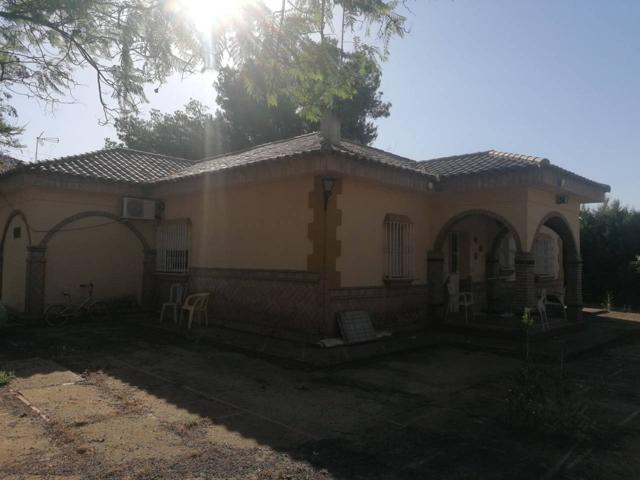 Villa En venta en Carmona photo 0