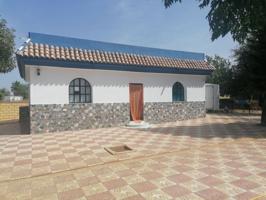 Villa En venta en Carmona photo 0