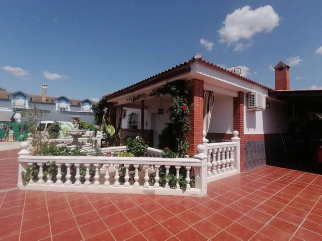 Chalet en venta en Carmona photo 0