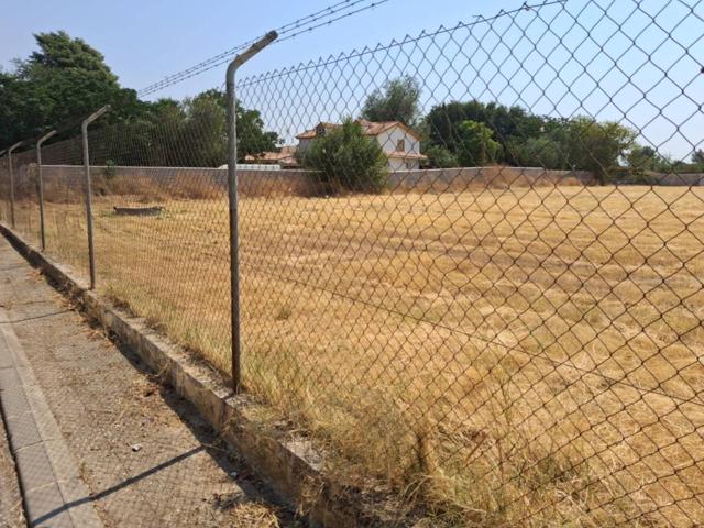 Terreno en venta en Carmona photo 0