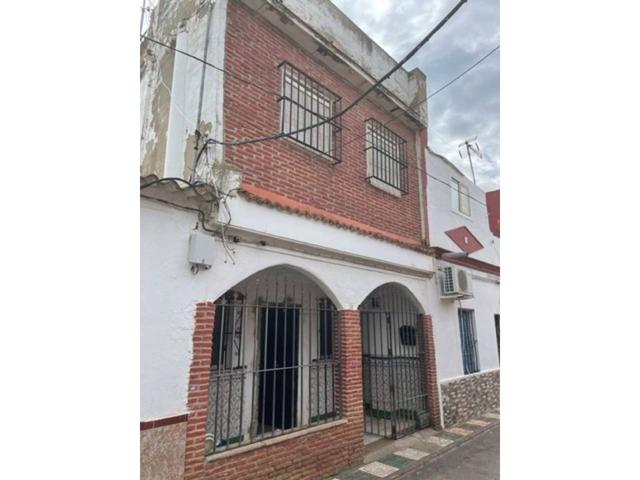 Casa adosada en venta en Cantillana photo 0