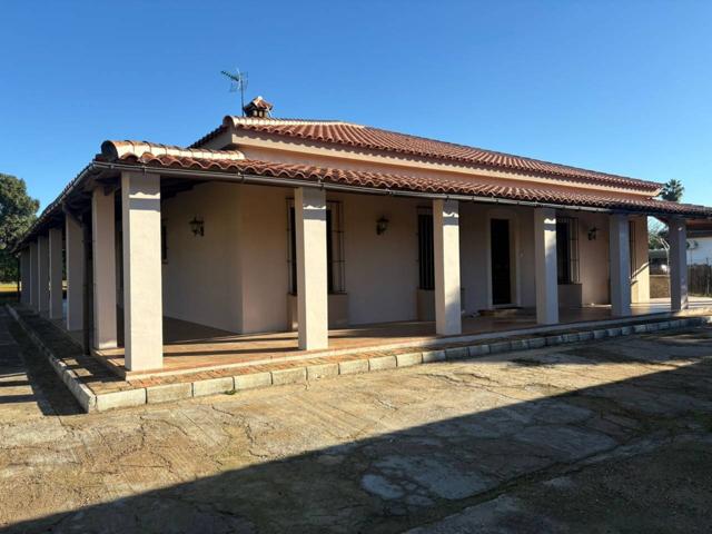 Chalet unifamiliar en venta en La Rinconada photo 0