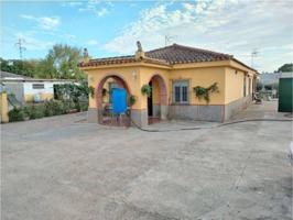 Chalet unifamiliar en venta en Carmona photo 0