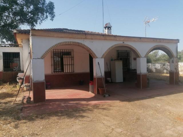 Chalet unifamiliar en venta en Carmona photo 0