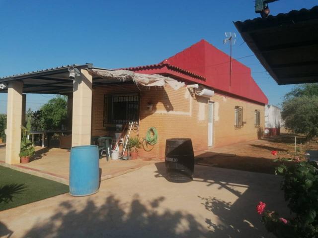 Chalet unifamiliar en venta en Carmona photo 0