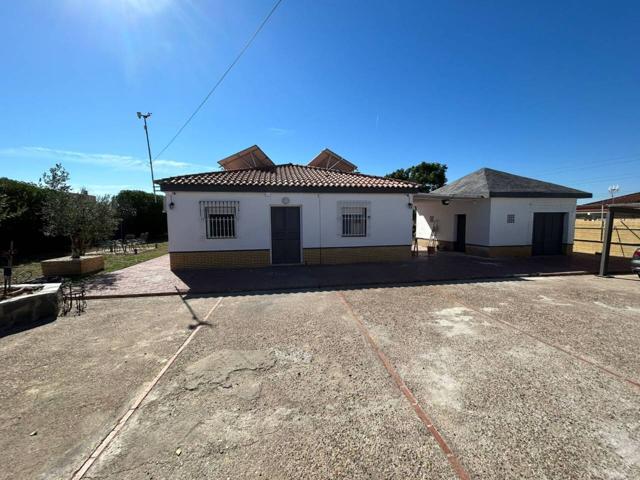 Chalet unifamiliar en venta en Carmona photo 0