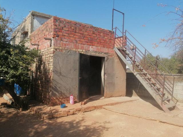 Terreno en venta en Carmona photo 0