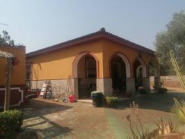 Chalet unifamiliar en venta en Carmona photo 0