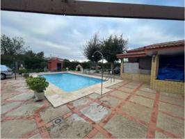 Chalet unifamiliar en venta en Carmona photo 0