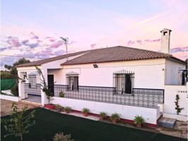 Chalet unifamiliar en venta en Carmona photo 0