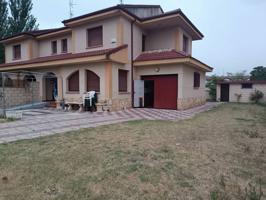 CHALET ADOSADO EN VENTA EN MEDINA DE POMAR photo 0