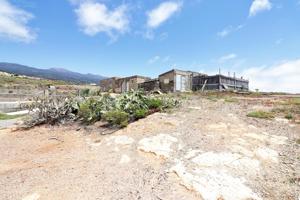 Terreno rústico con varias construcciones en Granadilla. photo 0